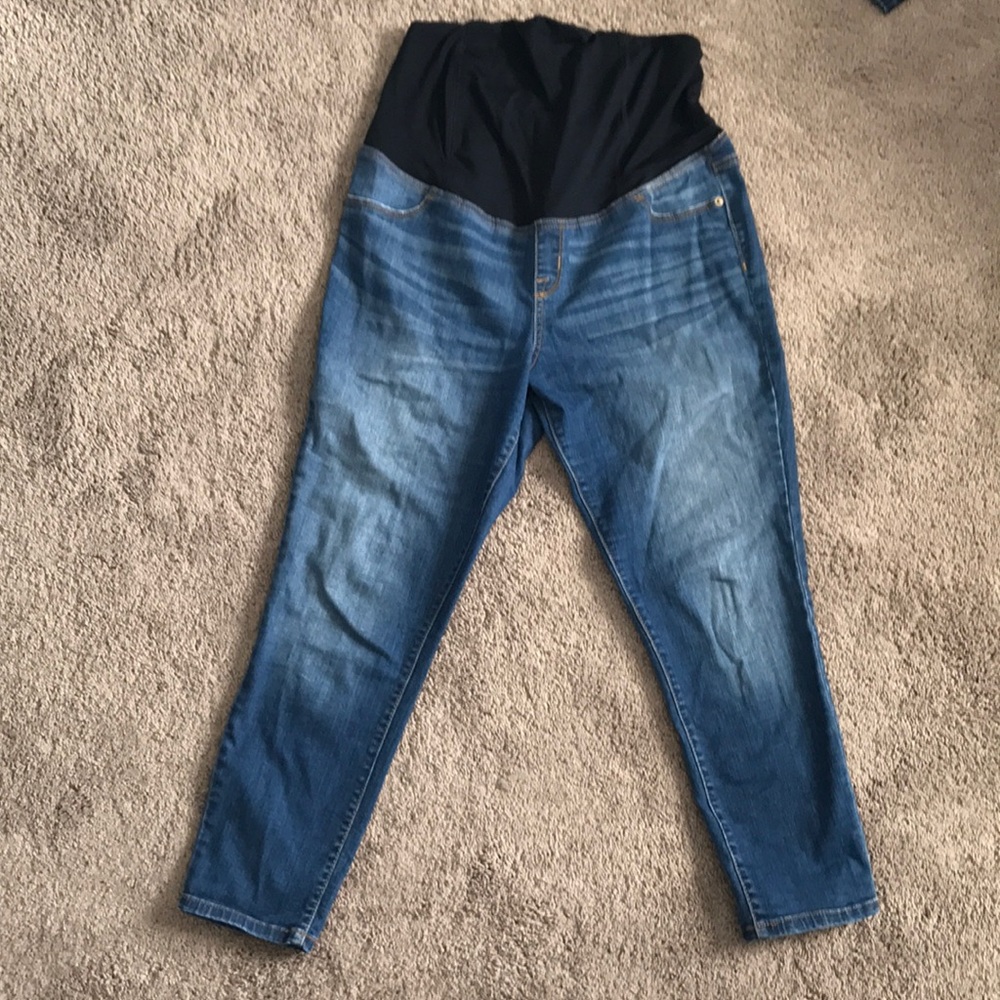 Isabel by Ingrid and Isabel crop maternity jeans